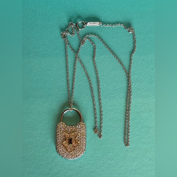 Tiffany&Co. Vintage Lock Pendant, Platinum and 18 K with round brilliant . - Picture 5 of 10